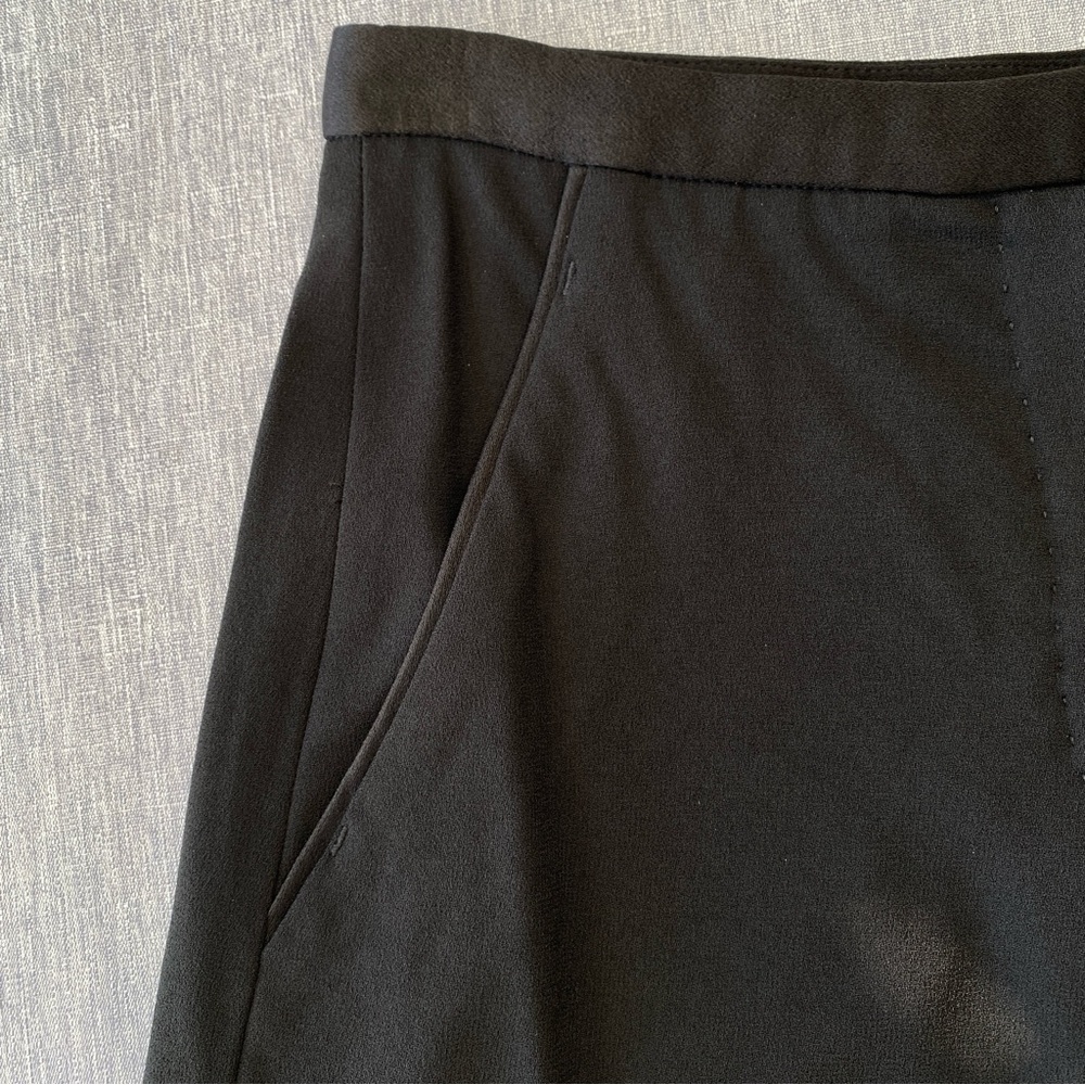 Aritzia Babaton|Premium Japanese Fabric Crepe Drapey Mini Shorts Black Size 00 - Picture 5 of 13